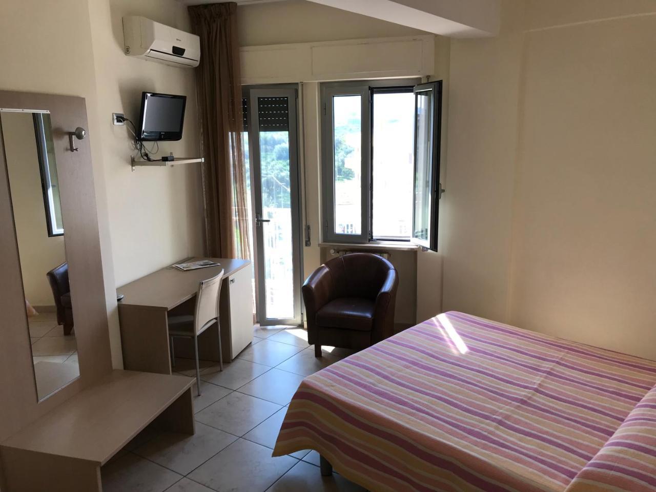 Hotel San Luca ロッサーノ エクステリア 写真